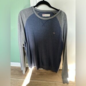 Levi’s long sleeve top